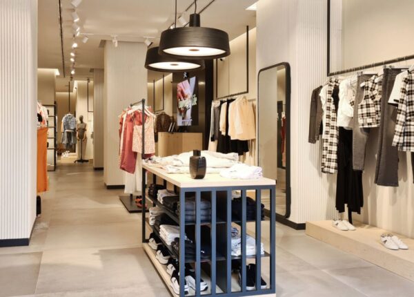 fake-concrete-panels-in-retail-fashion-store-design